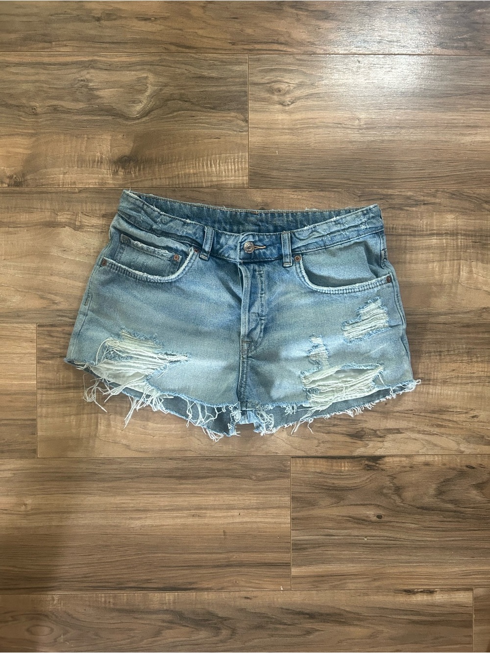 &Denim Distressed Light Blue Denim Cutoff Shorts size 4